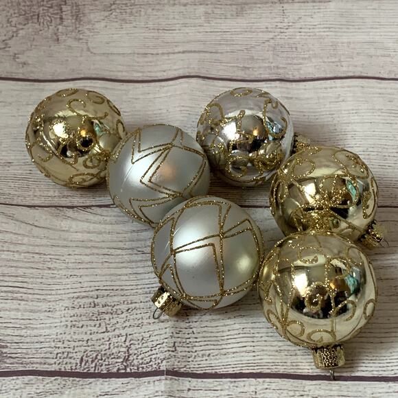 Christmas Ornament Bulbs Plastic Set of 6 Silver and Gold - Picture 5 of 10